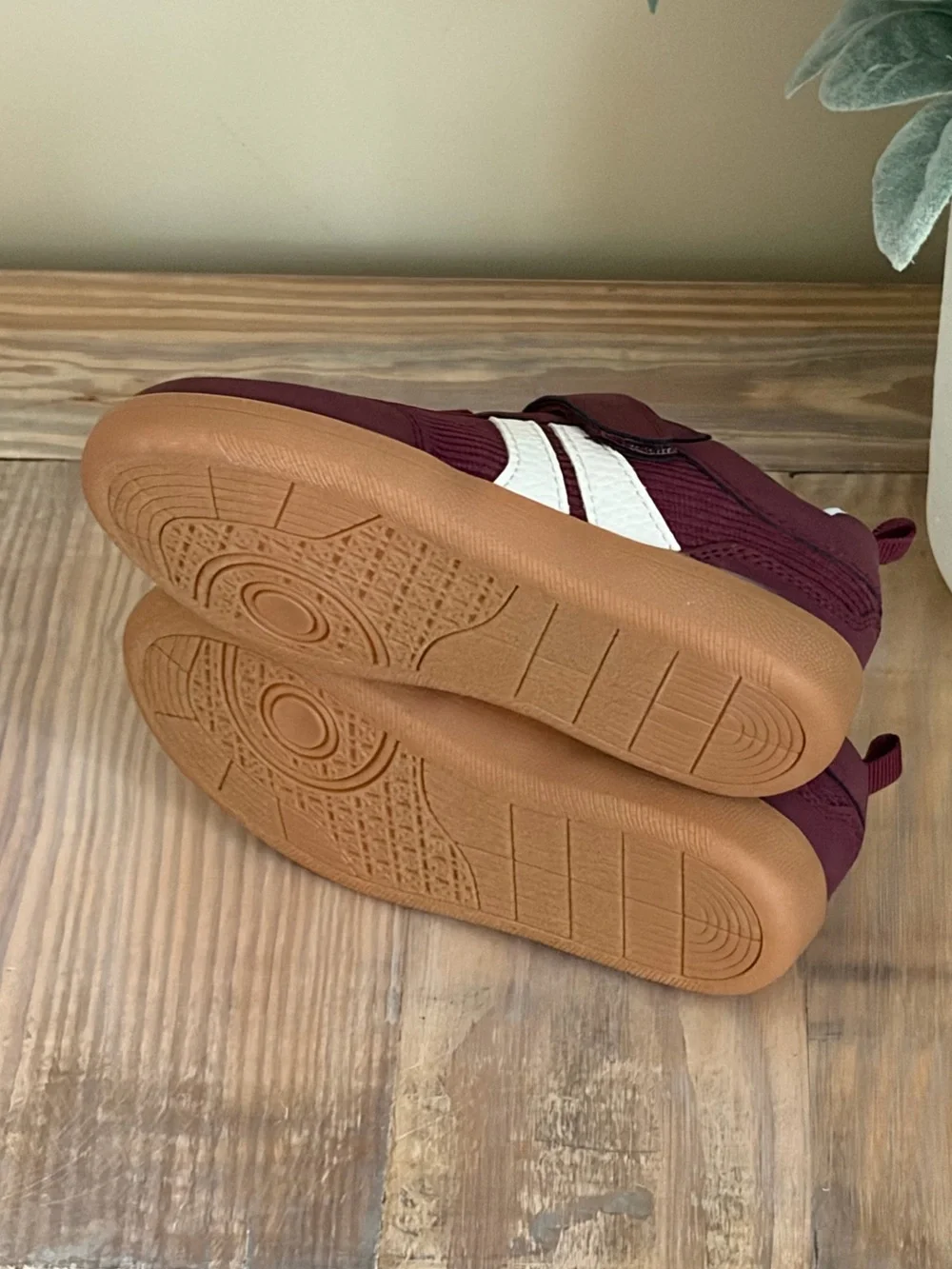 GAP stylish maroon